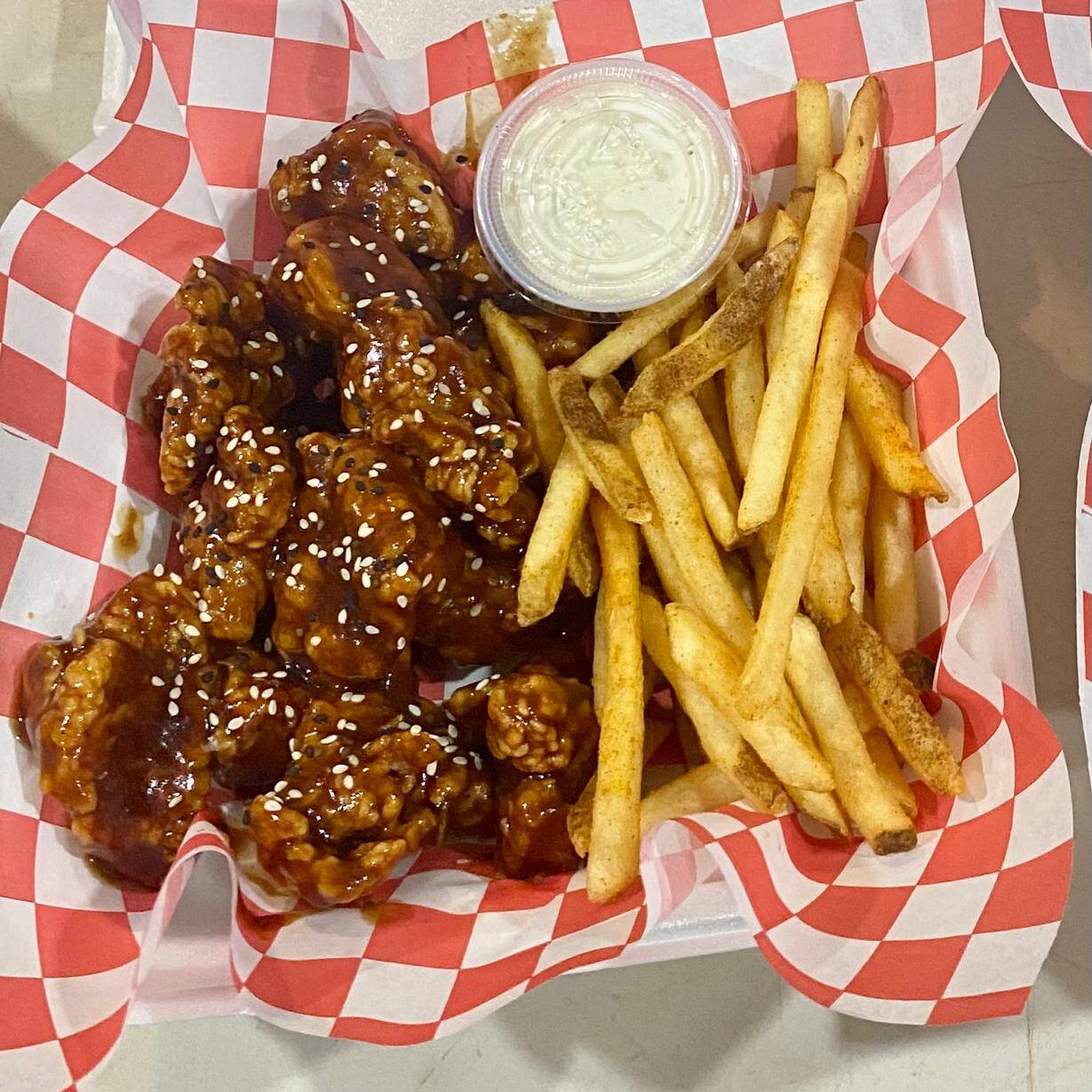 Media Orden Boneless con Papas