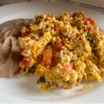 HUEVITO CON MACHACA