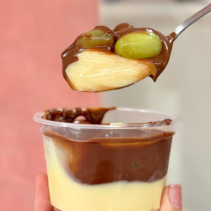 Brigadeiro branco, uva verde e ganache (250ml)