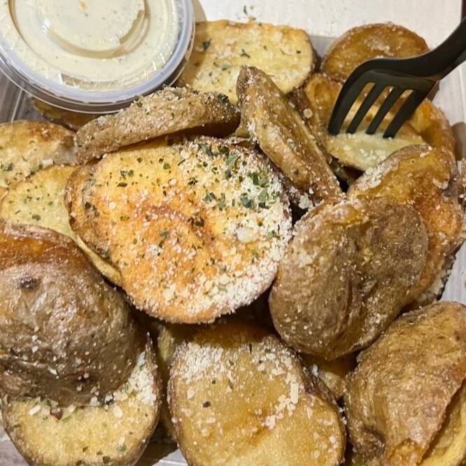 Papa "Regular" + 1 Salsas Ajo
