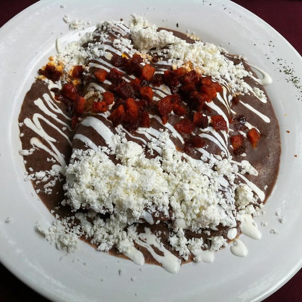 Enfrijoladas con Carne Enchilada