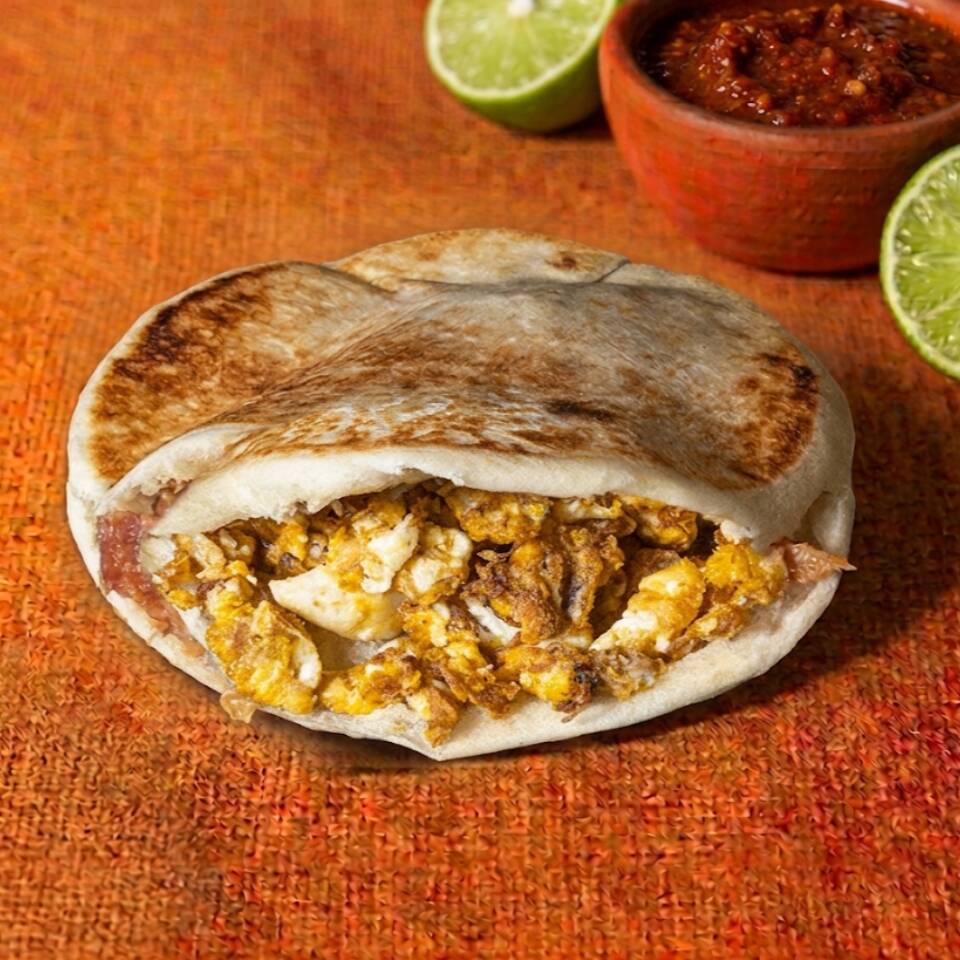 Gordita Huevo Revuelto con Machaca