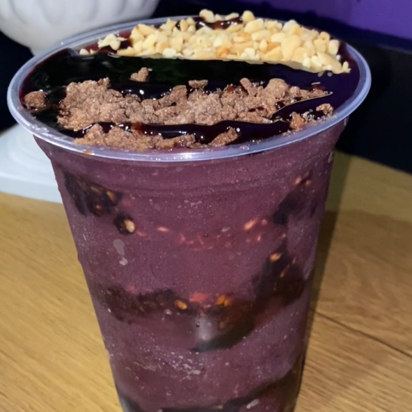 🍇 Açaí em Camadas 💜
Açaí cremoso e delicioso, servido em camadas para deixar cada colherada ainda mais irresistível! 😋✨ Monte do seu jeitinho com os adicionais à sua escolha e aproveite essa combinação refrescante e cheia de sabor! 💜
