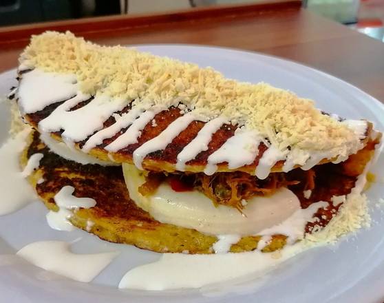 Cachapa de carne con queso de mano