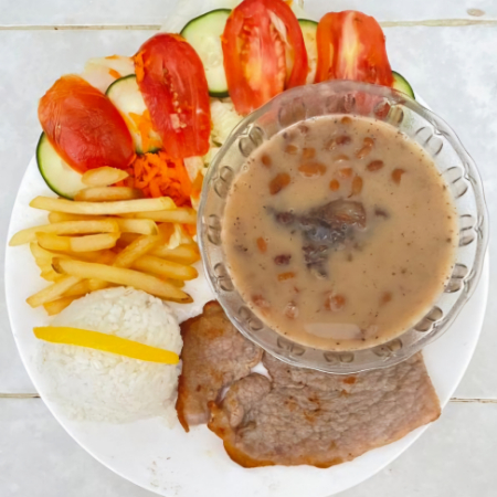Potaje de Frijoles y Bistec de Cerdo.