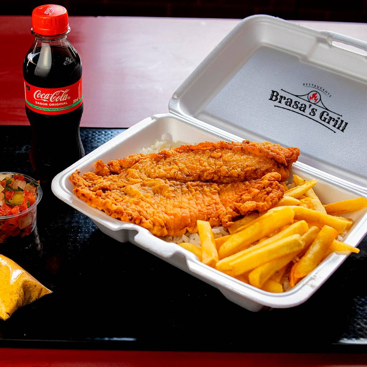 Acompanha arroz, feijão, salada e fritas + Caçulinha 200 ml
