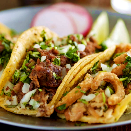 2 Tacos + 2 Gorditas de Carnitas