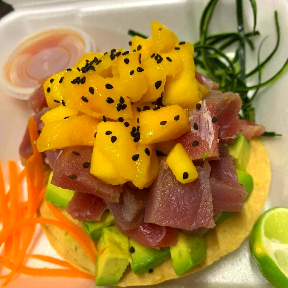 Tostada tuna-mango