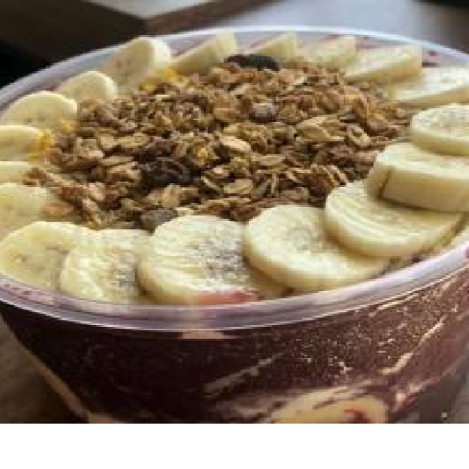 Açaí, banana, granola, leite em pó e leite condensado