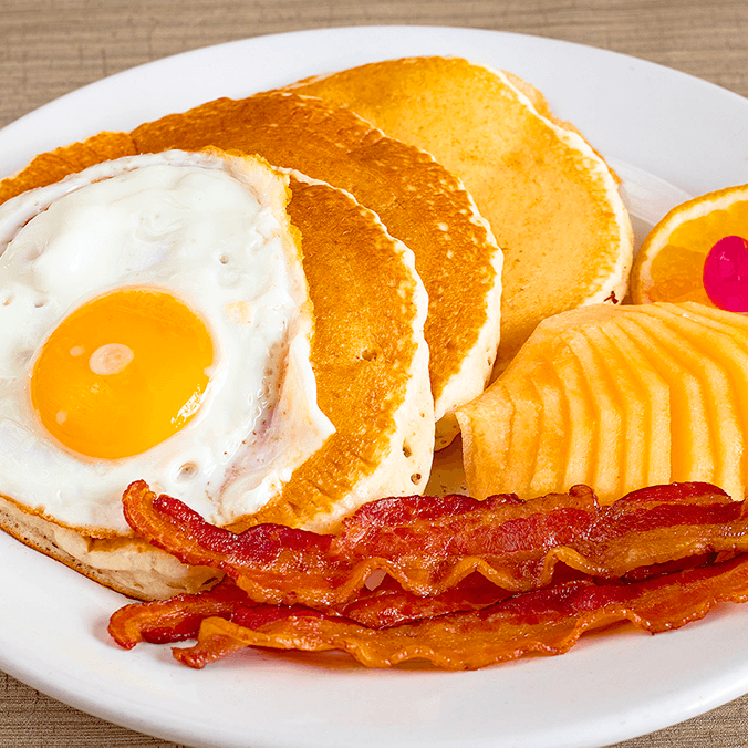 Hot Cakes con tocino