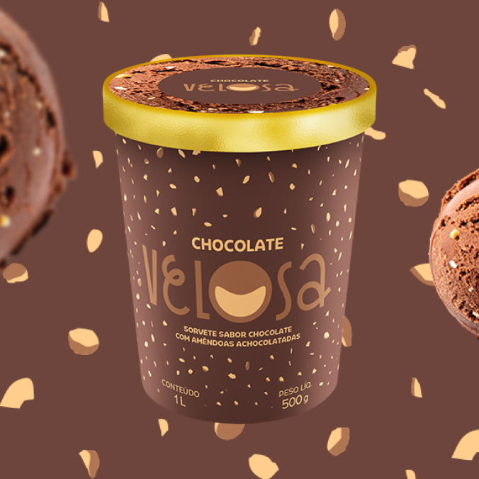 Sorvete de chocolate delicioso finalizado com o requinte de amêndoas achocolatadas.