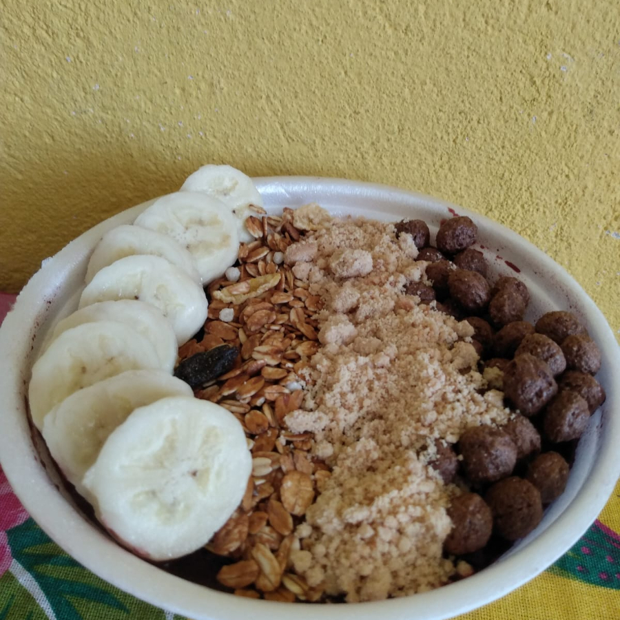 Cremoso e refrescante açaí com complementos a sua escolha.
Obs.: Enviamos seu açaí no limite da embalagem, vai completamente cheio. Porém por conta da incorporação de de ar e os complementos escolhidos, o volume não corresponde necessariamente ao mesmo peso. Ex. Tigela de 500ml vai completamente cheia, mas pode não atingir 500g
Obs 2.: Não enviamos os complementos separados.