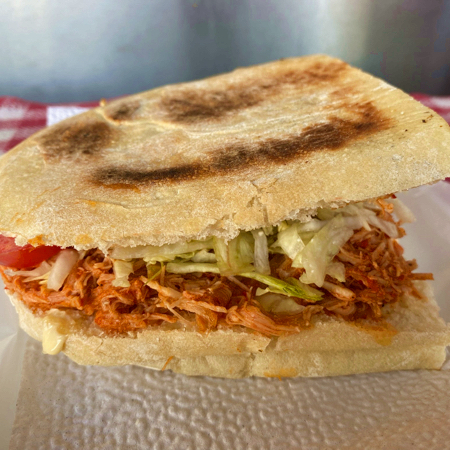 Torta de Pierna Adobada + Agua Fresca