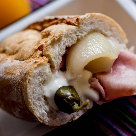 Torta de albañil con aguacate