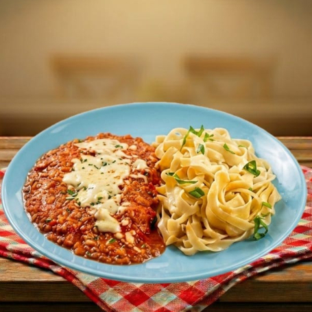 Filé de Frango a Parmegiana de c/ Spaghetti Alho e Óleo... file de frango crocante c/ molho natural de tomate gratinado com mussarela de primeira linha..