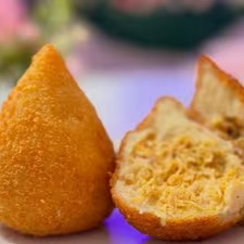 Deliciosa Coxinha De Frango 1 Unidade Serve 1 Pessoa