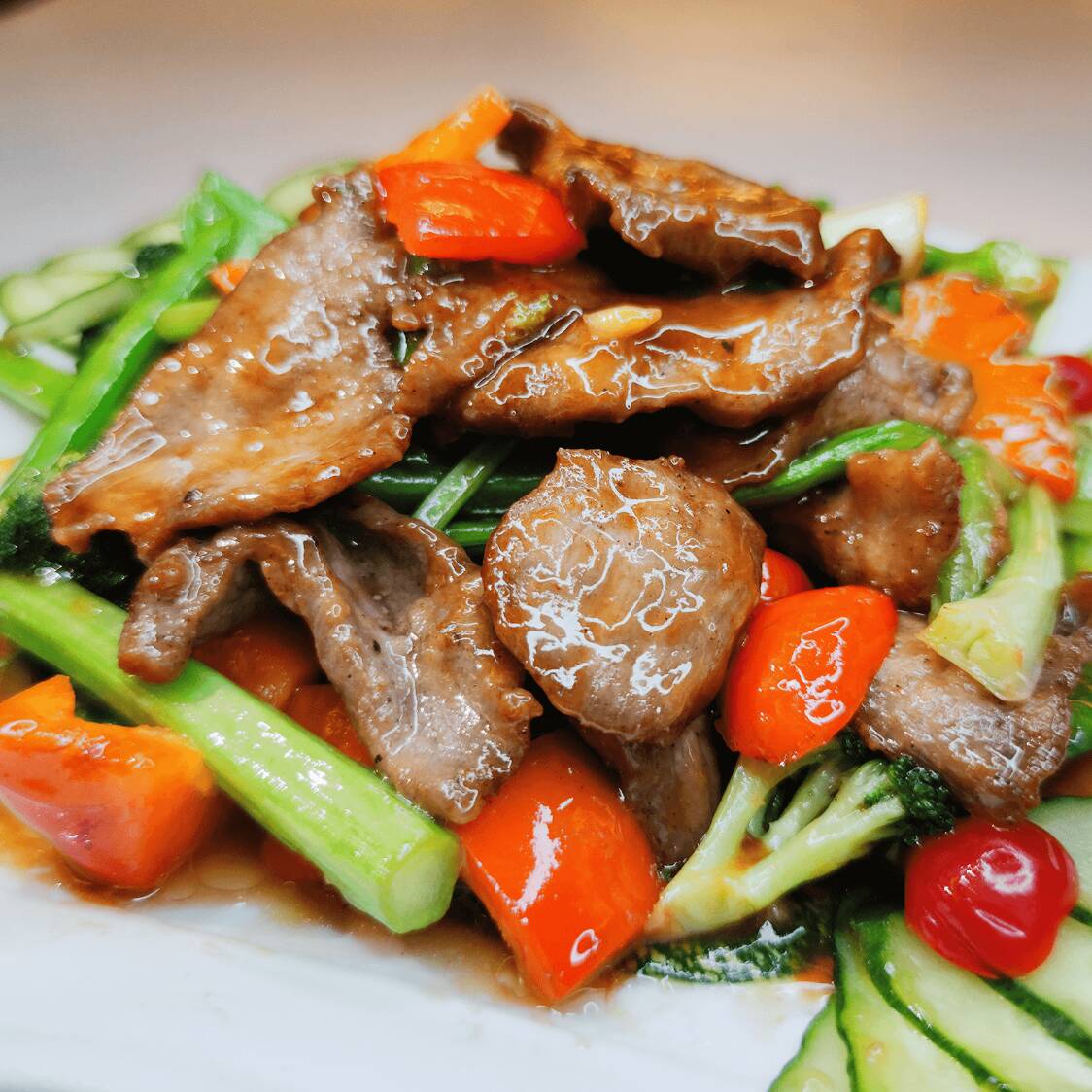 Carne con Verduras y Chaufa
