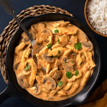 Batata Recheada de Estrogonofe de Frango
Batata cremosa e bem recheada com estrogonofe de frango cremoso, preparado com peito de frango, molho especial, milho e champinghon, combinada com requeijão cremoso e mussarela. Finalizada com batata palha para aquele toque crocante e irresistível!