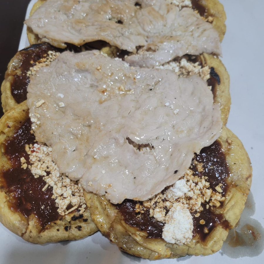 ORDEN 3 PIEZAS DE PICADITAS CON QUESILLO Y CHORIZO