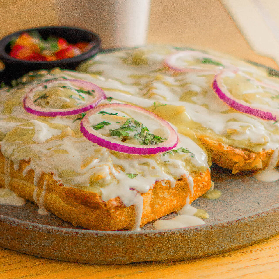 Molletes con Chilaquiles