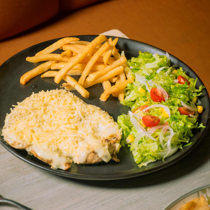 Pechuga a la Plancha en salsa de ajo parmesano