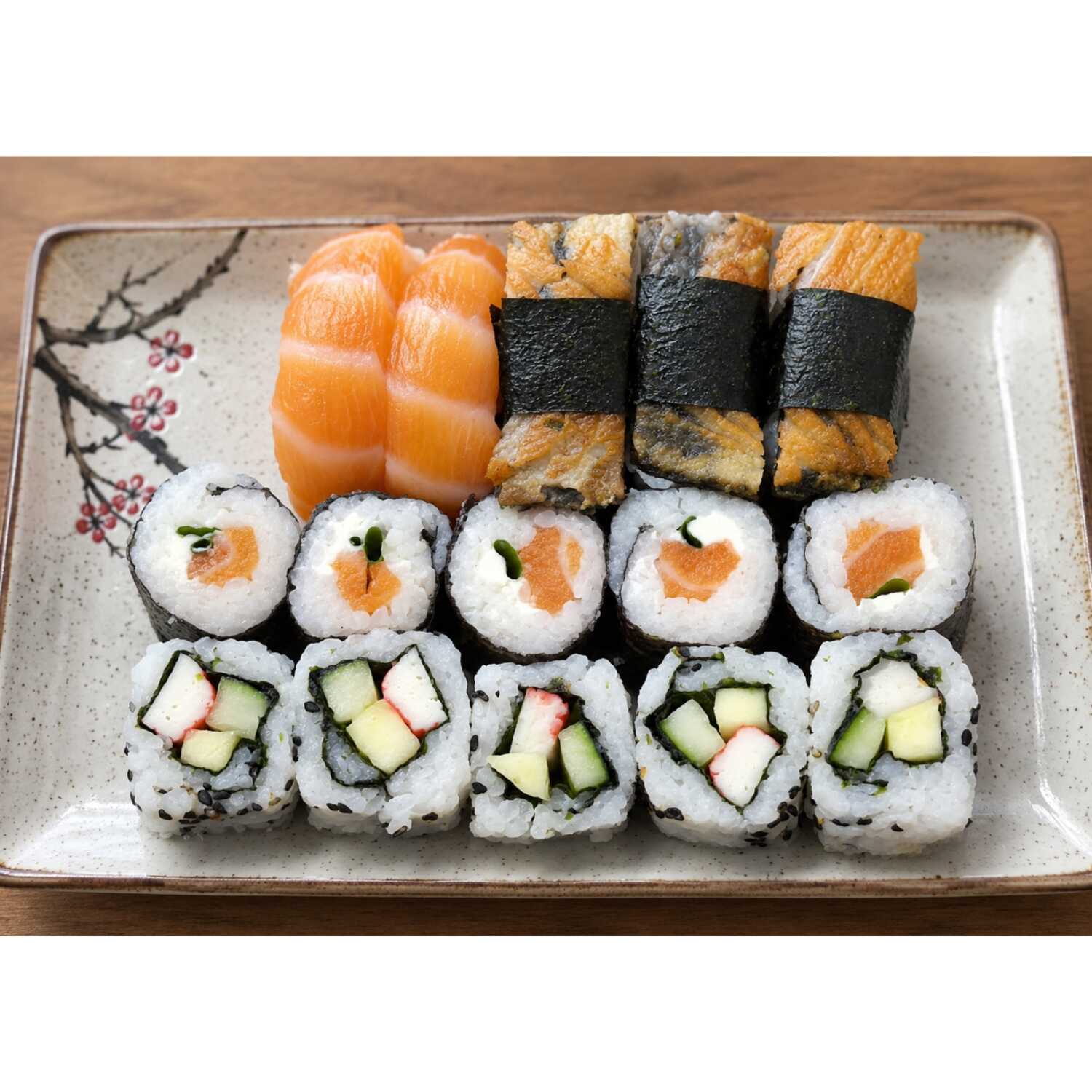 2 Sushi Salmão, 3 Sushi Skin, 5 Maki Filadélfia, 5 Uramaki Califórnia