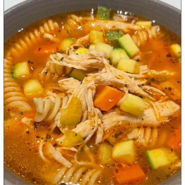 CALDO DE POLLO