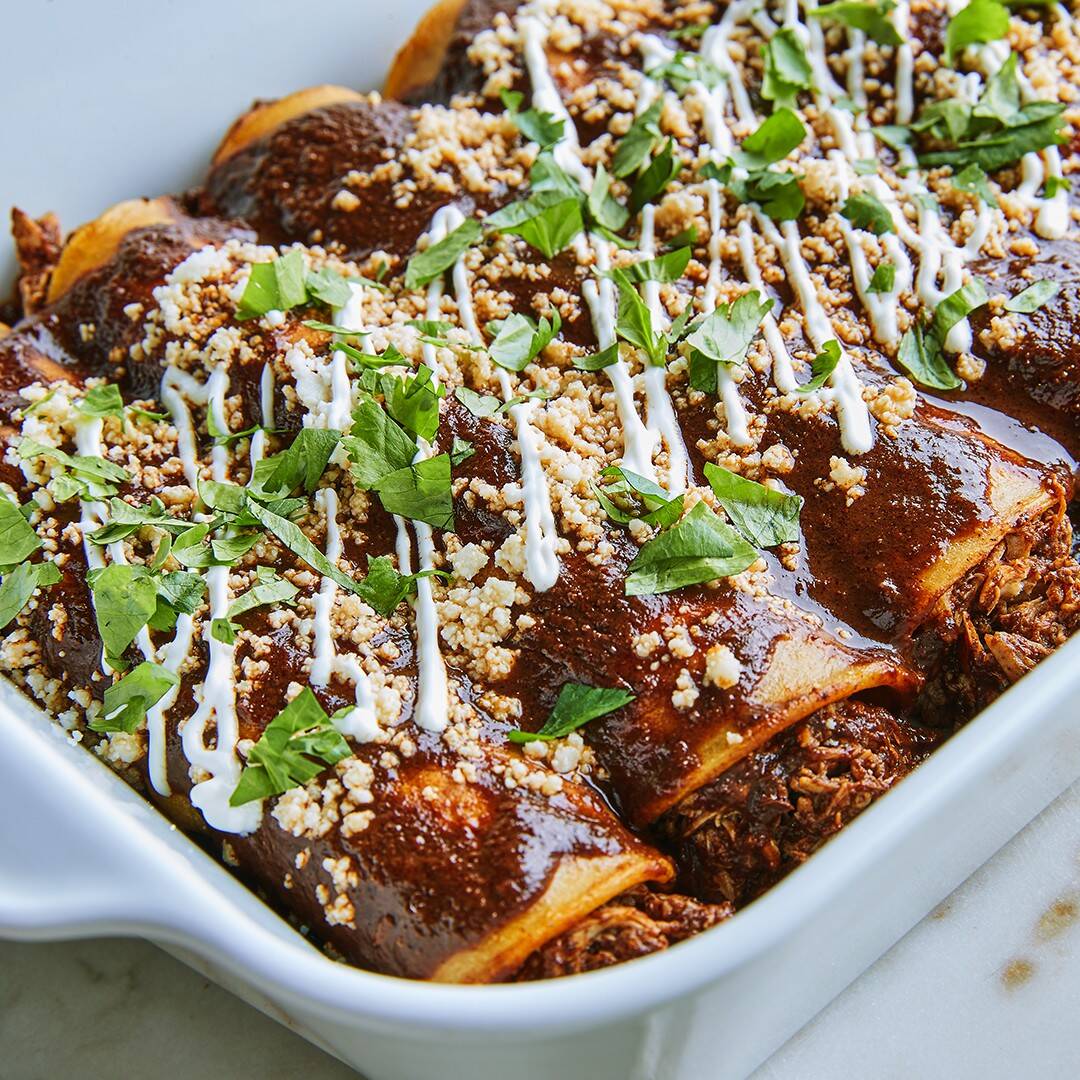 enchiladas de mole almendrado (6 pzs)