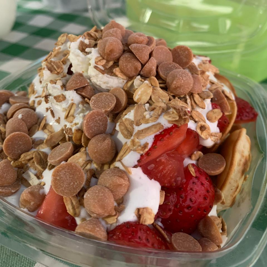 MINI HOT CAKES FRESAS CON CREMA