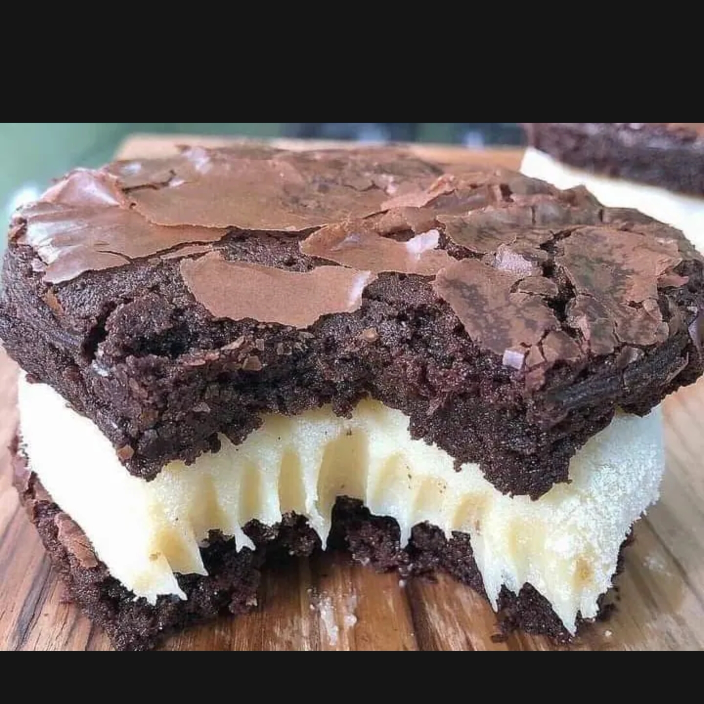 Um delicioso brownie recheado com Leite Ninho, peso médio 100g