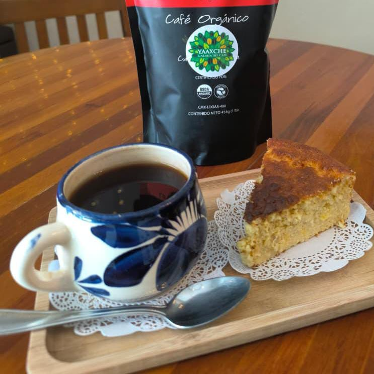 Americano y pan de elote artesanal