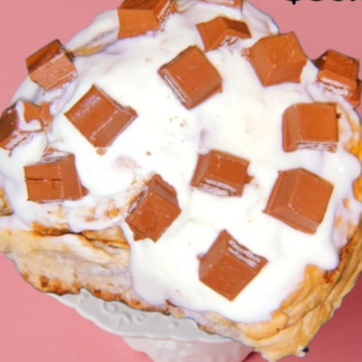 Rol de Canela con Topping Kit Kat