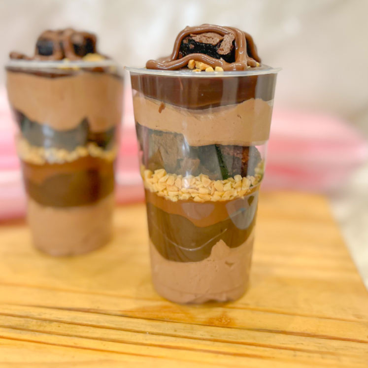 Mousse de chocolate, brigadeiro cremoso, nutella, amendoim e brownie