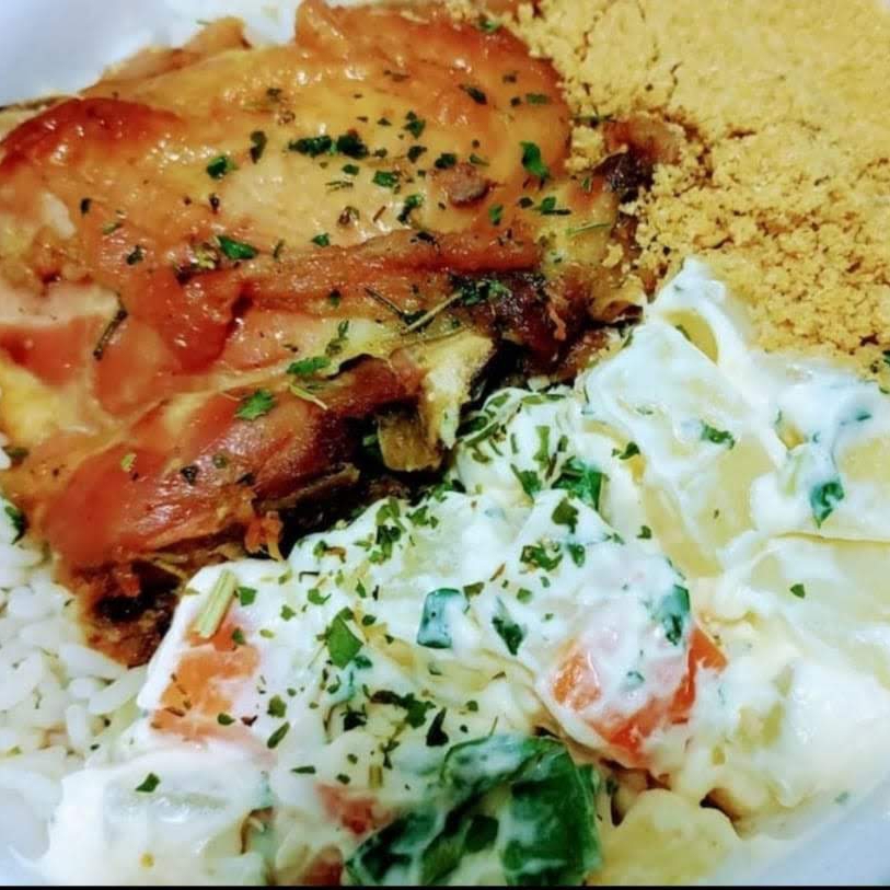 Frango Assado, Maionese, Arroz, Feijão e Farofa