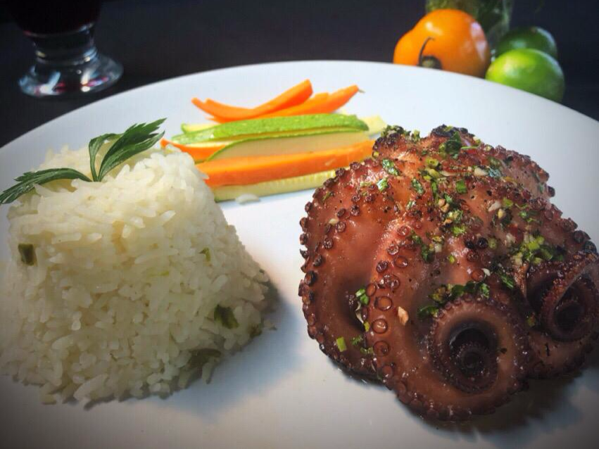 Pulpo con Chimichurri a las Brasas