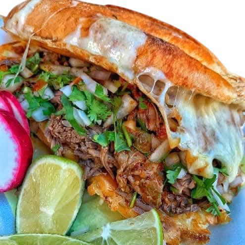 Torta de birria de res 🐄 + 1 consomé gratis ⭐️🌟