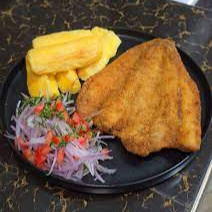 Merluza Frita con Yuca + Chilcano