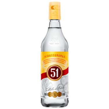 A 51 Pirassununga é uma cachaça feito com cana de açúcar. Seu teor alcoólico é de 40% em uma garrafa de vidro de 965 ml.