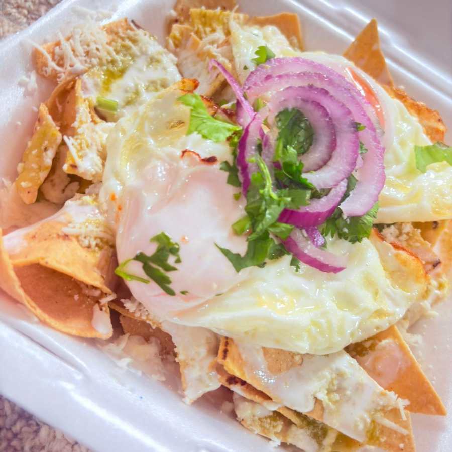 CHILAQUILES VERDES CON HUEVO