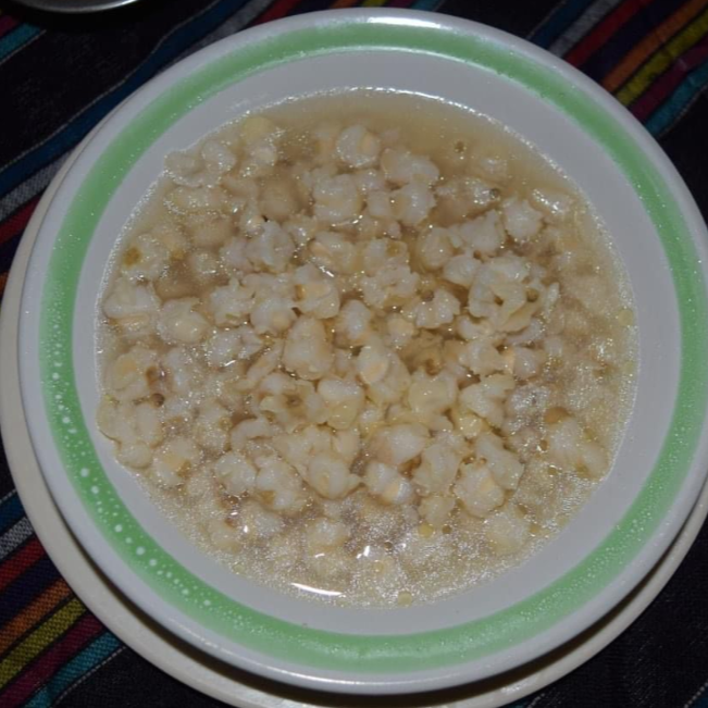 Caldo con Grano de Maíz