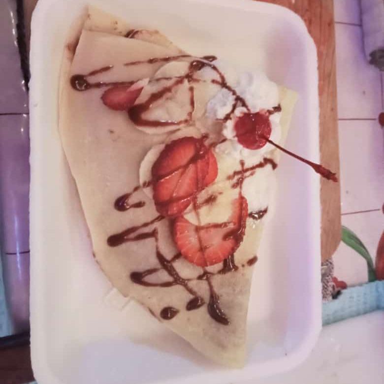 crepa fresa, platano y chocolate