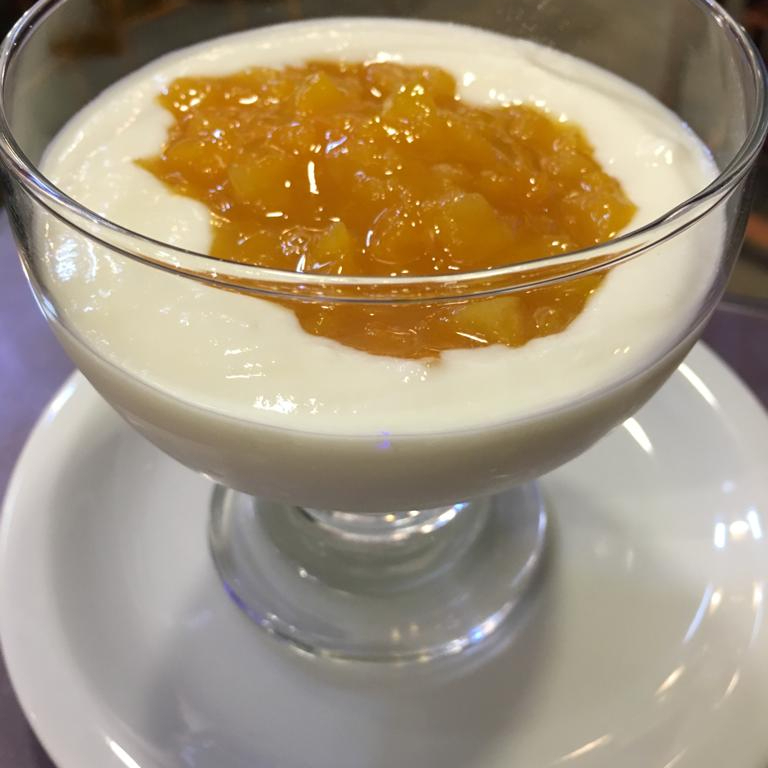 Coalhada com damasco