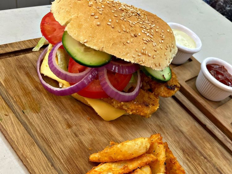 Hamburguesa de Pollo Empanizado.