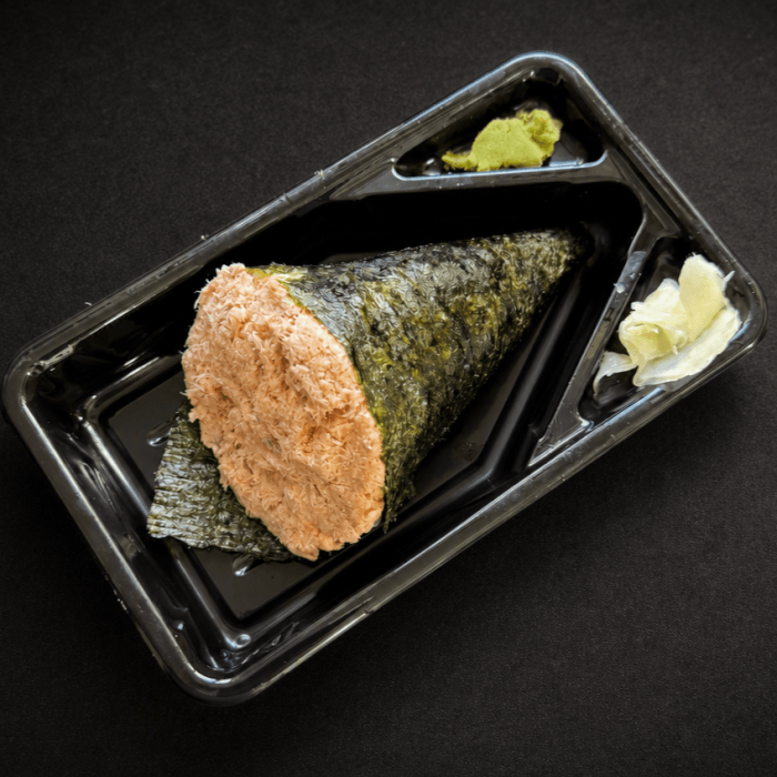 Alga, arroz e Salmão Grelhado.