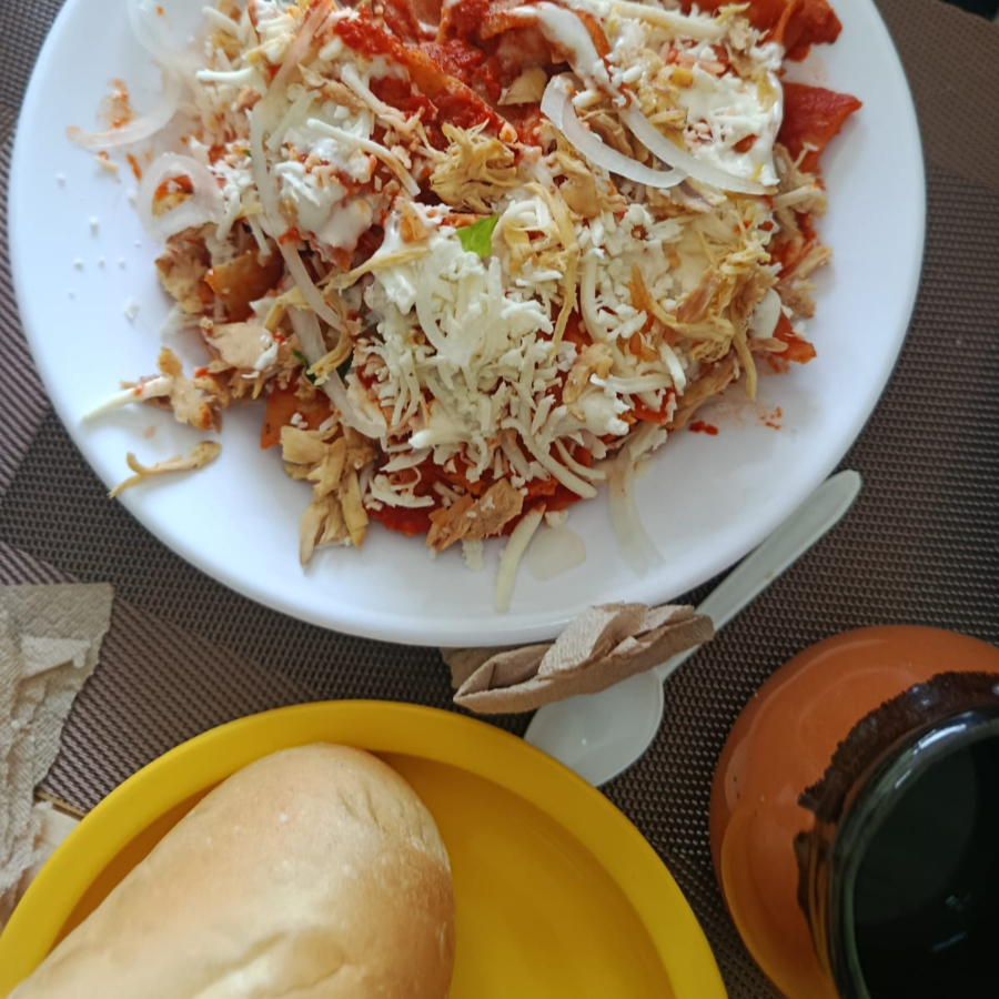 Chilaquiles Rojos con Huevo