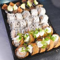 5 Hot Roll Salmão, 5 Hot Roll Kani, 5 Uramaki Salmão, 5 Hossomaki Salmão, 5 Hossomaki Kani
