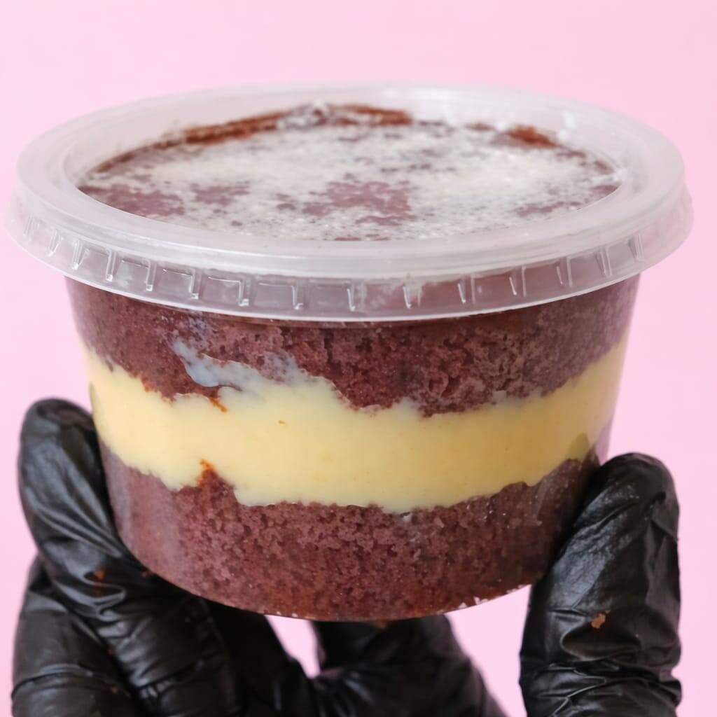 O nosso Bolo de Prestígio é feito com ingredientes selecionados,uma massa fofinha de cacau 50% e um recheio delicioso!