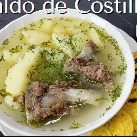 Caldo de Carne con Doble Arepa