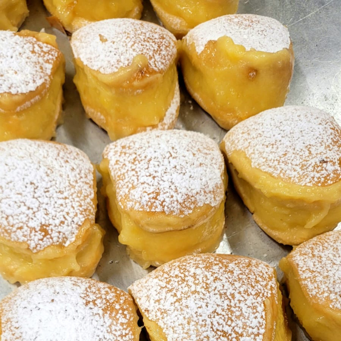 Combinação perfeita de massas e creme, criando um sabor sofisticado e inesquecível