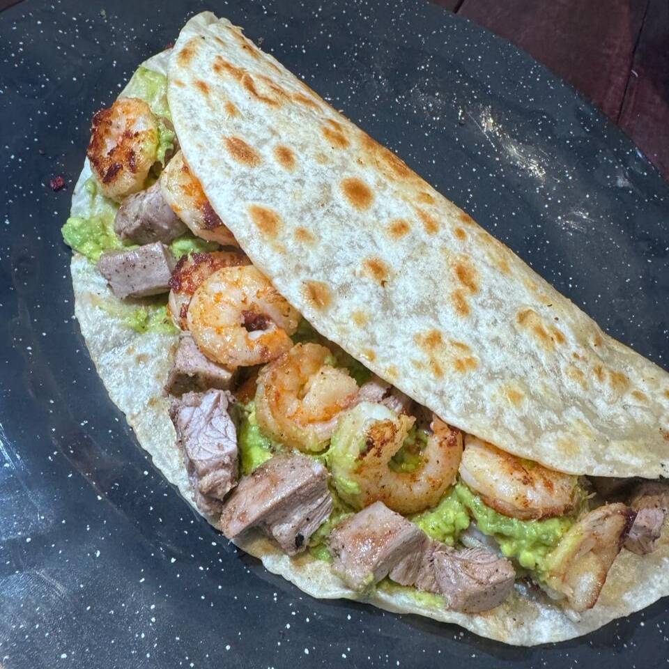 Burrito Mar y Tierra
